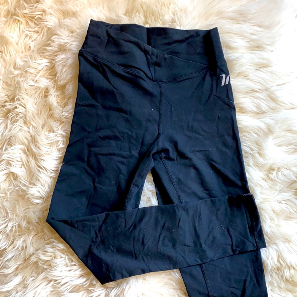 Muscle Nation V-cut waist scrunch butt leggings
